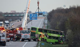 Nach schwerem Busunfall bei Leipzig: Identitt der vier Toten noch nicht geklrt