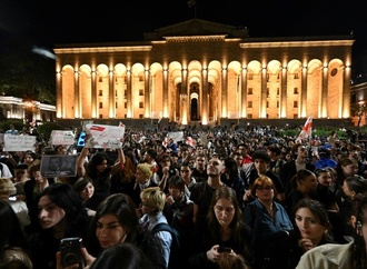 Hunderte junge Menschen bei pro-europischer Demonstration in Georgien
