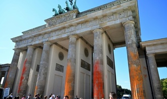 Farbattacke auf Brandenburger Tor: Bewhrungsstrafen fr drei Klimaaktivisten