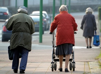 Frauen ab 65 Jahren erhalten ber ein Viertel weniger Alterseinknfte als Mnner