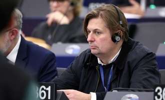 ''Politbarometer'': Mehrheit sieht Spionage-Gefahr - AfD in EU-Umfrage bei 15 Prozent