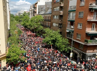 Tausende demonstrieren fr Verbleib von Spaniens Regierungschef Snchez im Amt