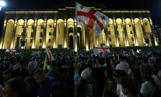 Zehntausende Menschen demonstrieren in Georgien gegen Gesetz zur ''auslndischen Einflussnahme''