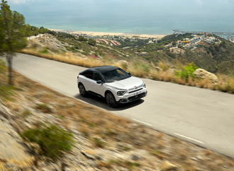 Perlweiße Elektro-Offensive bei Citroen