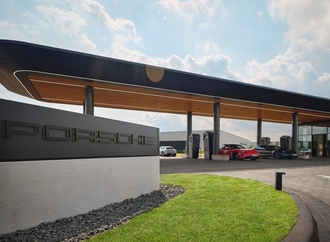 Schöner Laden: Erste Porsche Charging Lounge eröffnet