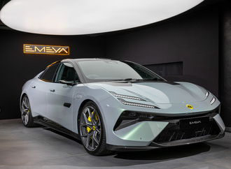 Lotus vollelektrischer Hyper-GT Emeya in Paris