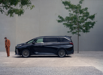 Neue Lexus LM Premium Großraumlimousine