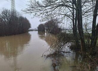Wetterdienst warnt vor Dauerregen - Sorge in Hochwassergebieten