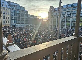 Bahnchef Lutz unterstützt Demonstrationen gegen extreme Rechte