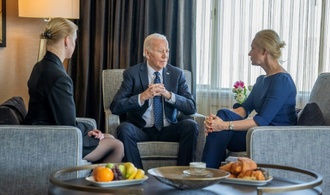 Biden trifft Witwe und Tochter Nawalnys in Kalifornien und bringt Bewunderung zum Ausdruck