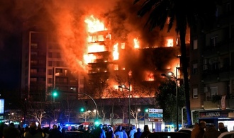 14 Verletzte bei Großbrand in Valencia - Flammen greifen auf alle 14 Etagen über