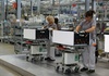 Deutsche Wirtschaft beendet 2023 im Minus - Stimmung in Firmen leicht verbessert