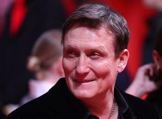 Oliver Masucci sorgt sich nicht um Vergleich mit Alan Rickman