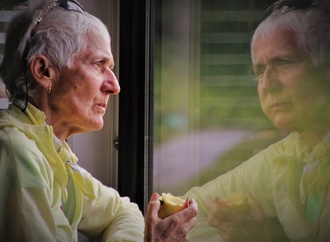 Warum Frauen häufiger an Alzheimer erkranken