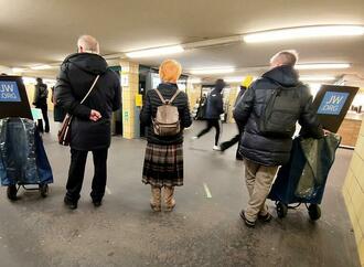 Zeugen Jehovas beklagen Anstieg von Drohungen und Übergriffen
