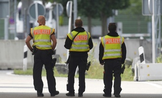 Schleusungen nach Deutschland und ber rmelkanal: Razzia gegen Bande in Hamburg
