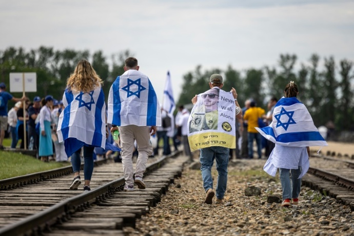 Polska – Auschwitz: ofiary Hamasu i ocaleni z Shoah w marszu „Marszu Żywych”