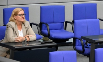 Wehrbeauftragte des Bundestages kritisiert Mangel an Frauen bei der Bundeswehr