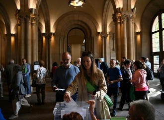 Katalanen whlen ein neues Regionalparlament