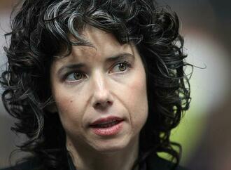 KI-Forscherin beklagt ''toxisches Überwachungsgeschäftsmodell''