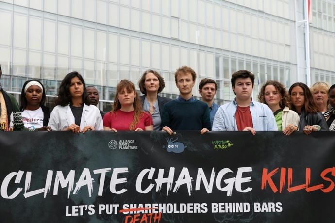 France – Nouveau procès climatique contre TotalEnergies : des organisations poursuivent les géants de l'énergie