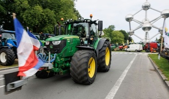 Bauern und Rechtspopulisten demonstrieren in Br�ssel