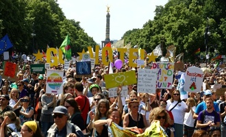 Zehntausende demonstrieren vor Europawahl bundesweit gegen Rechtsextremismus