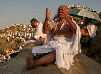 Pilgerfahrt Hadsch: 1,5 Millionen Glubige erklimmen trotz Hitze den Berg Arafat