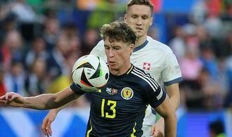 Fuball-EM: Schottland und Schweiz unentschieden