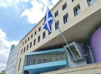 Britische Botschaft hisst Schottland-Fahne vor EM-Spiel