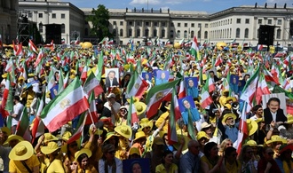 Tausende Exil-Iraner protestieren in Berlin gegen ''Schein''-Prsidentenwahl