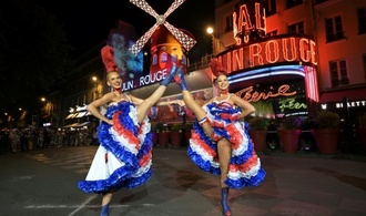 Pariser Moulin Rouge weiht neue Windmhlenflgel ein