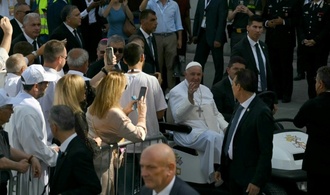Papst Franziskus beklagt mangelnde Demokratie und warnt vor Populismus