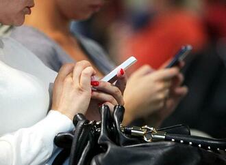 Großteil der Deutschen nutzt Emojis