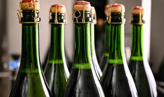 Champagner und Selters: Polnische Taucher finden Ostsee-Wrack mit besonderer Fracht
