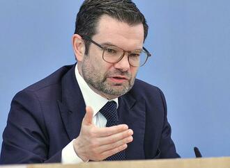 Buschmann fürchtete Giftanschlag auf freigelassene Geiseln