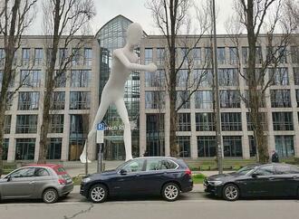 Munich-Re-Chef will ''ein paar'' gesetzliche Feiertage abschaffen