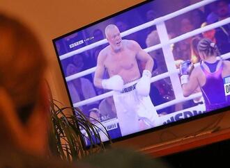 Stefan Raab verliert gegen Regina Halmich - und kündigt Comeback an