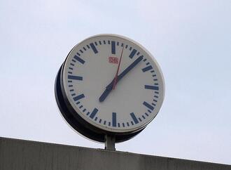 Uhren auf Normalzeit umgestellt