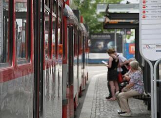 Caritas will ''rasche und langfristige Lösung'' für 49-Euro-Ticket