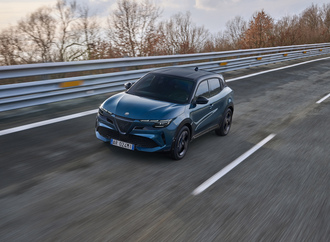 Fahrbericht: Alfa Romeo Junior Ibrida  - Doppelter Herzschlag 