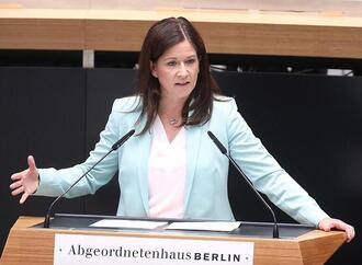Berlins Bildungssenatorin will neuen Digitalpakt Schule bis Herbst