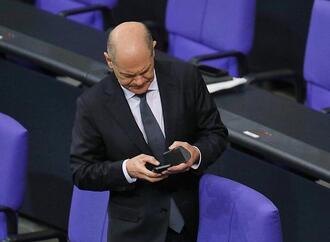 Breite Kritik an Umgang der Bundesregierung mit Scholz-Mails