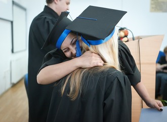 Bachelorarbeit schreiben lassen:  So gelingt Dein Studium mit Studemy