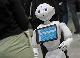 Vor allem große Unternehmen setzen wegen IT-Fachkräftemangel auf KI