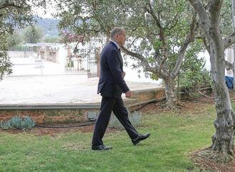 Modekritiker findet Scholz` Hosen zu eng