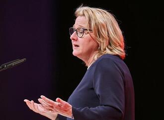 Schulze kritisiert Stopp von US-Entwicklungshilfe für Frauen