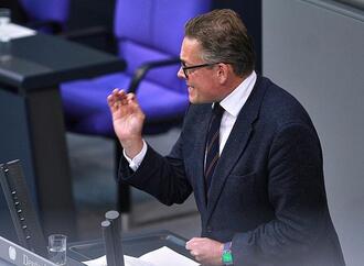 Von Notz wirft Klöckner Einschüchterung von Kirchen vor