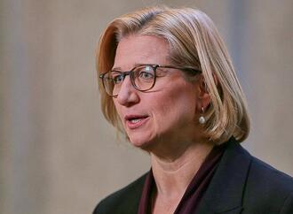 Rehlinger nimmt an Trauerfeier für Papst Franziskus teil