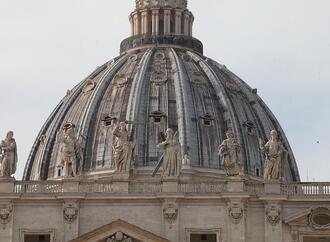 Schwarzer Rauch im Vatikan: Noch kein neuer Papst am Mittwochabend